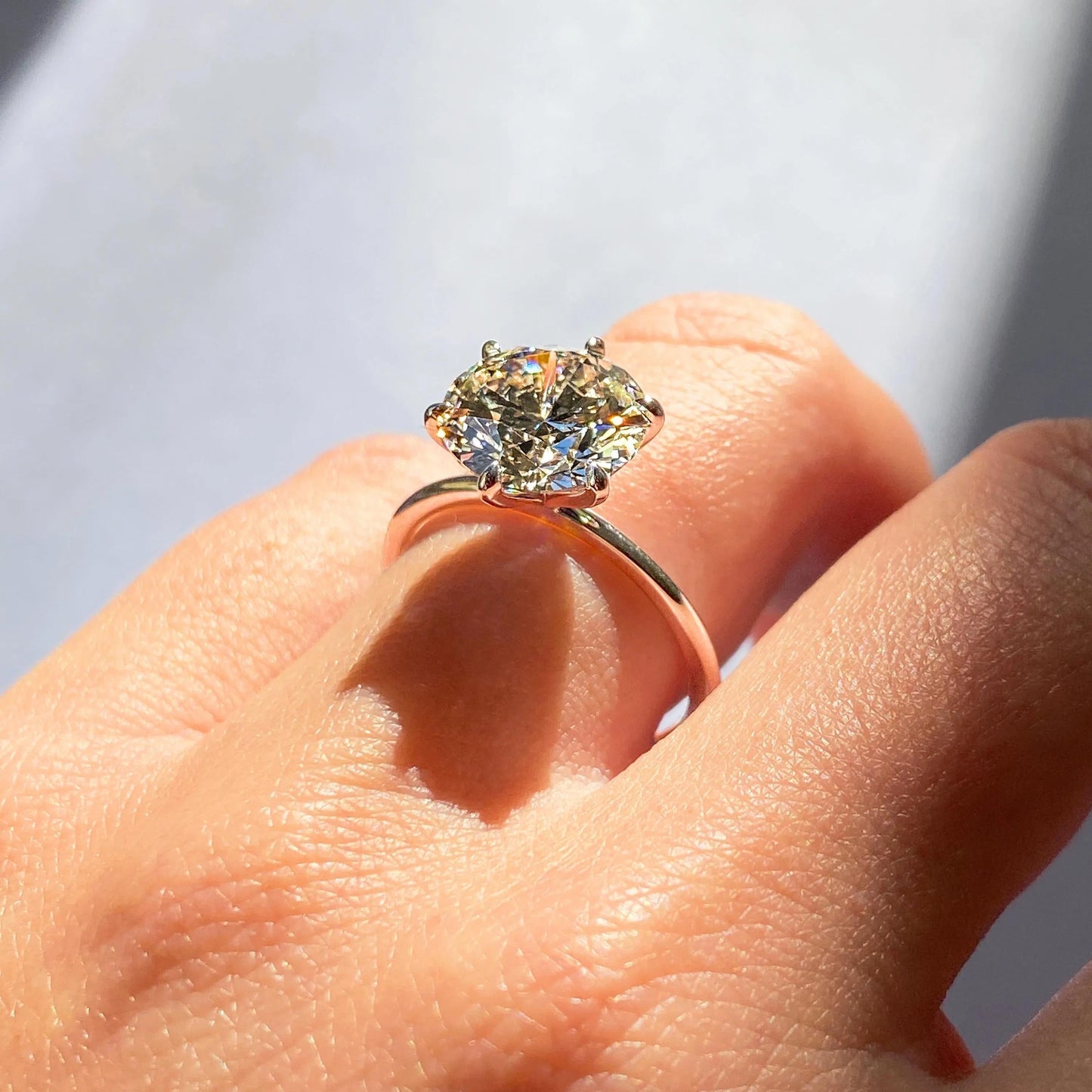 2.0 CT Round Cut Solitaire Moissanite Engagement Ring