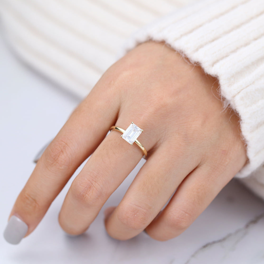 1.6 CT Emerald Solitaire Moissanite Engagement Ring