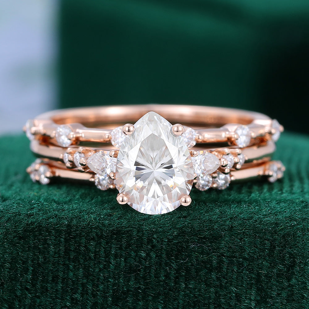 1.0 CT Pear Moissanite Three Stone Bridal Ring Set