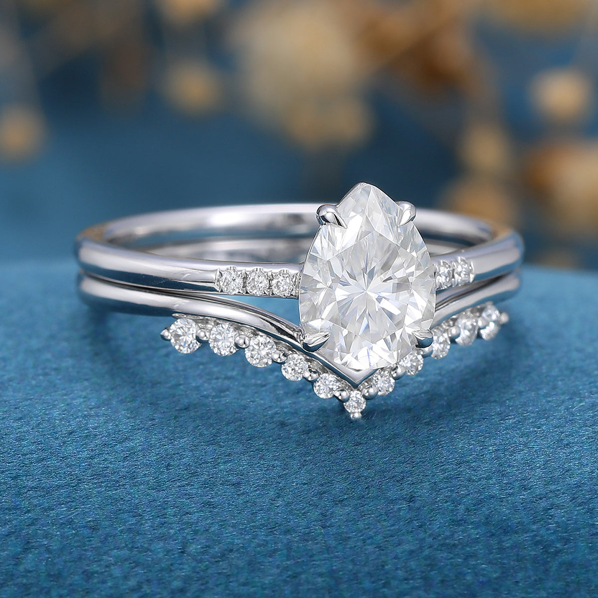 1.0 CT Pear Shaped Moissanite Solitaire Bridal Set