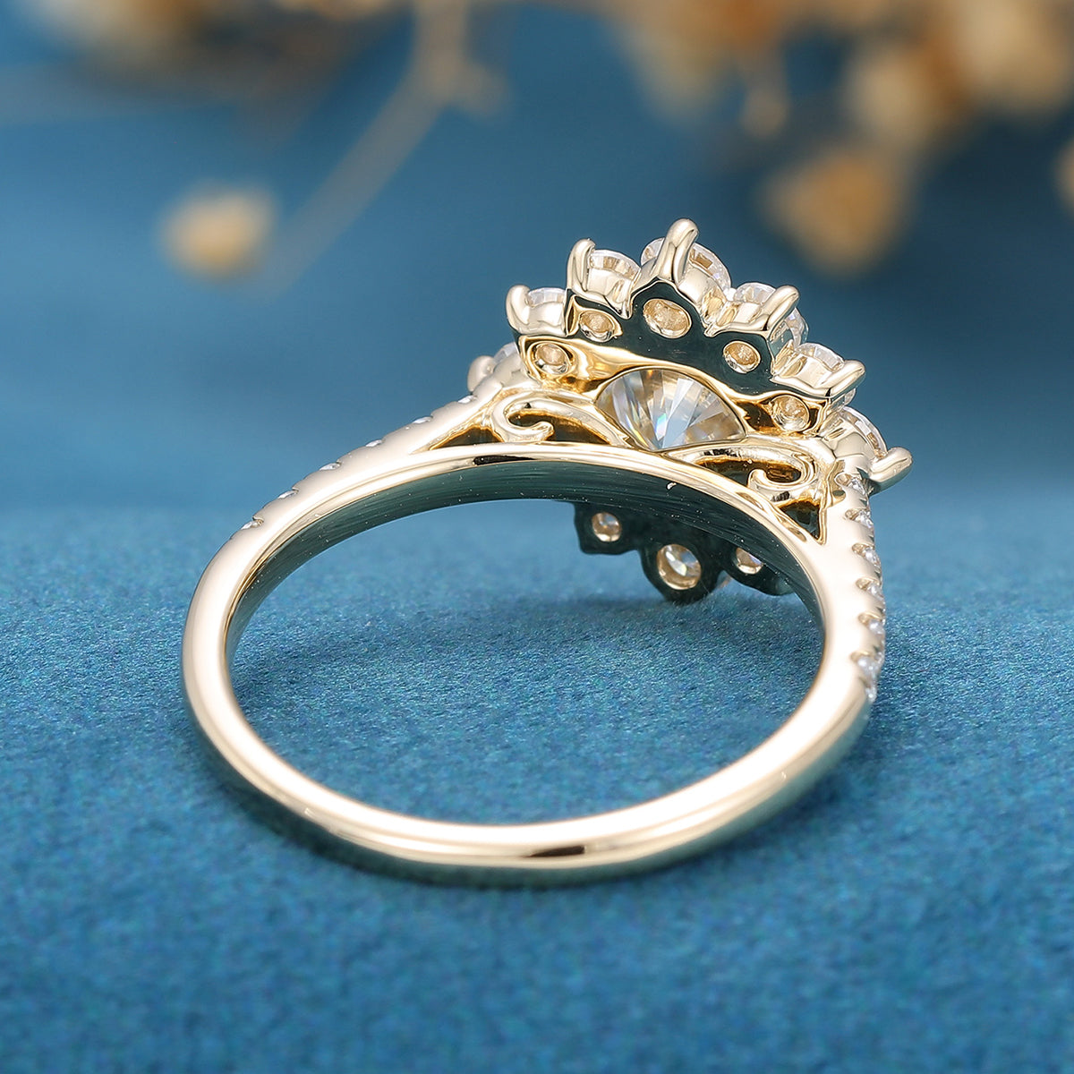 0.88 CT Round Shaped Moissanite Halo Engagement Ring
