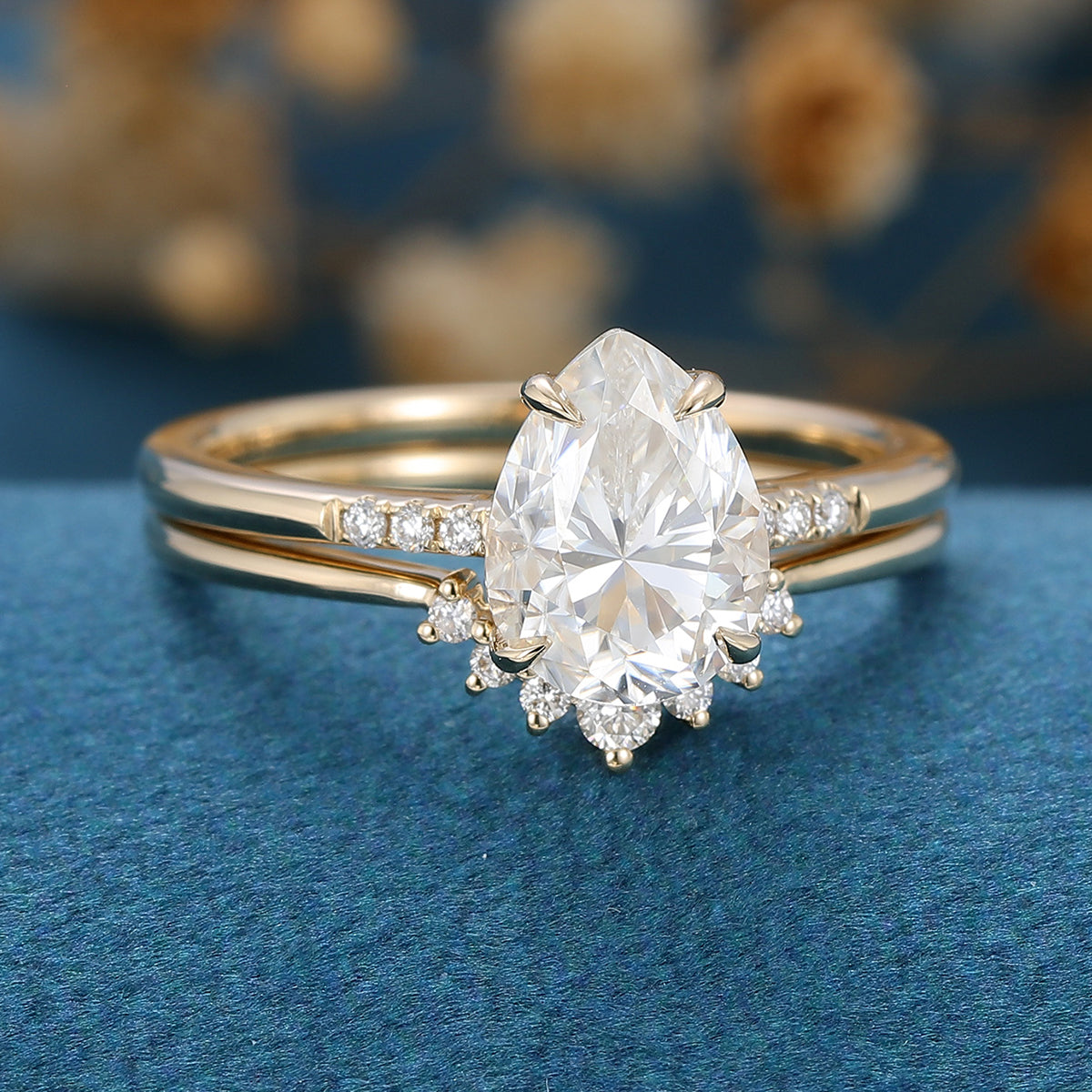 1.0 CT Pear Shaped Moissanite Solitaire Bridal Set
