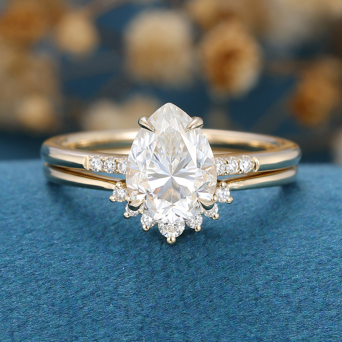 1.0 CT Pear Shaped Moissanite Solitaire Bridal Set