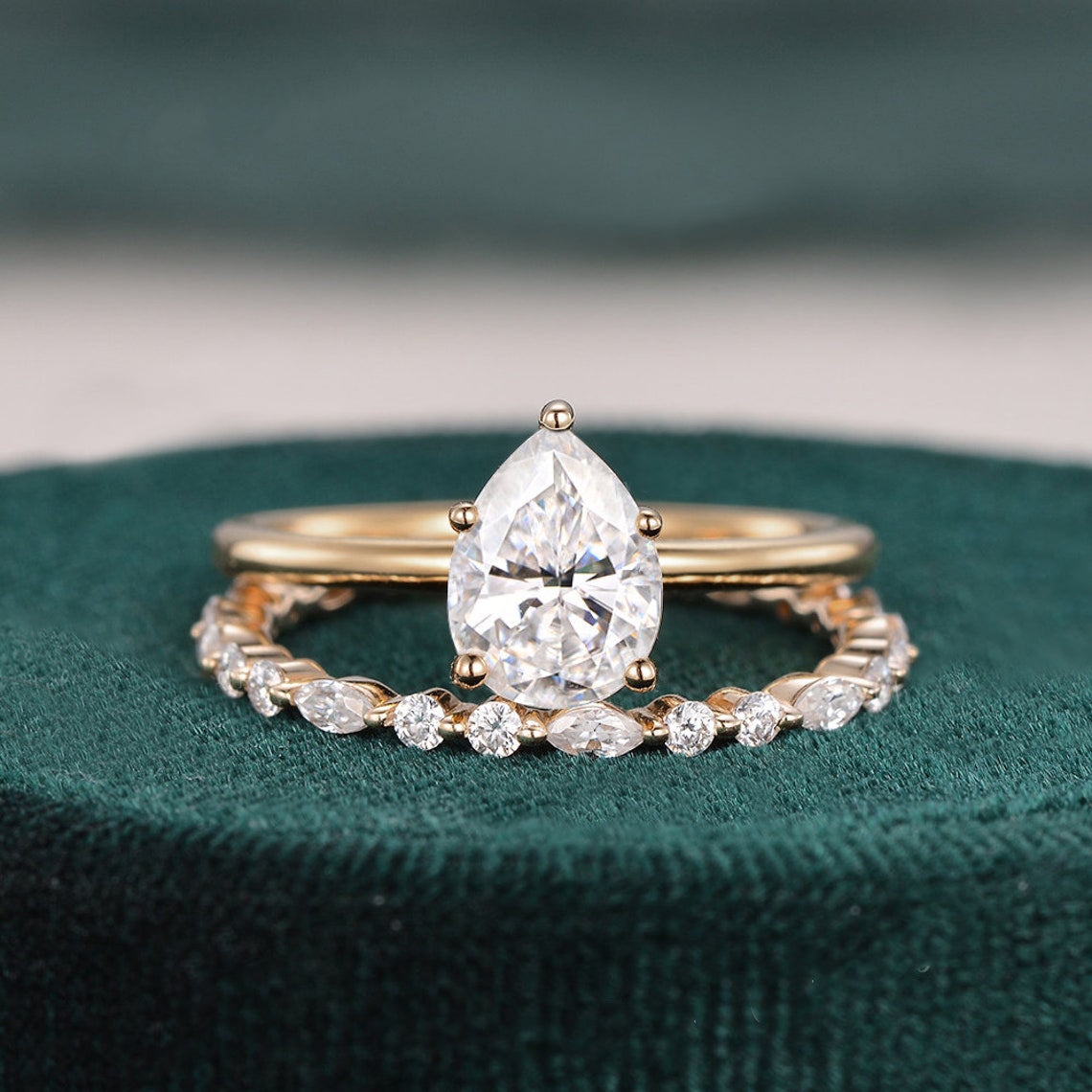 1.0 CT Pear Cut Solitaire Moissanite Bridal Ring Set