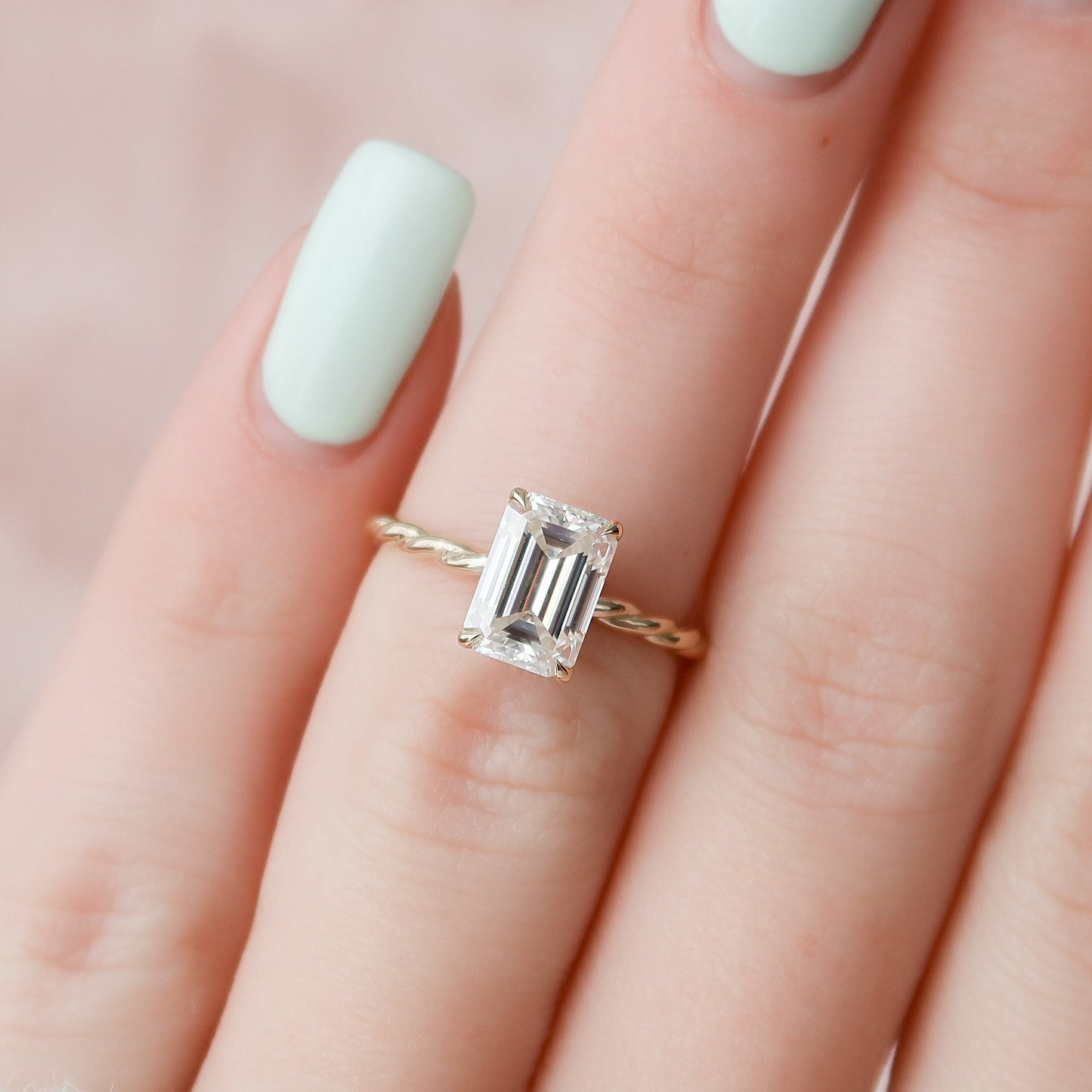 2.0 CT Emerald Twisted Band & Solitaire Moissanite Engagement Ring