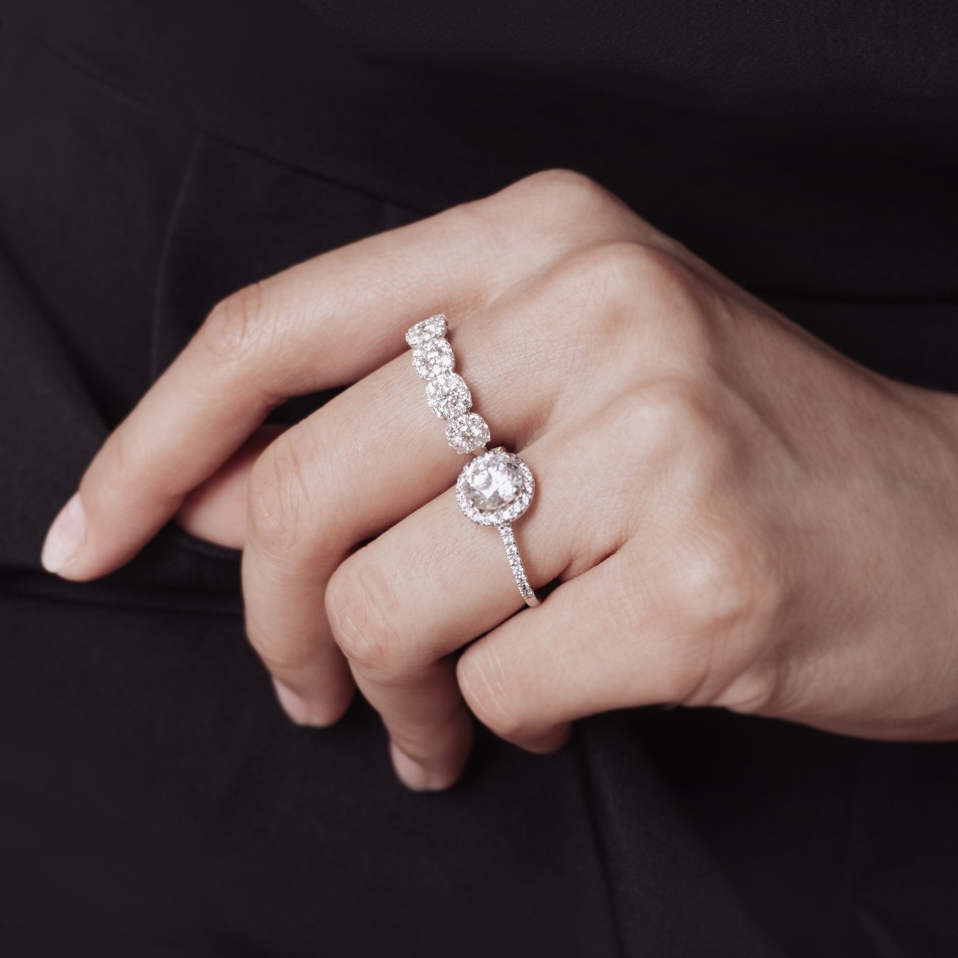 1.0 CT Round Shaped Moissanite Halo Engagement Ring