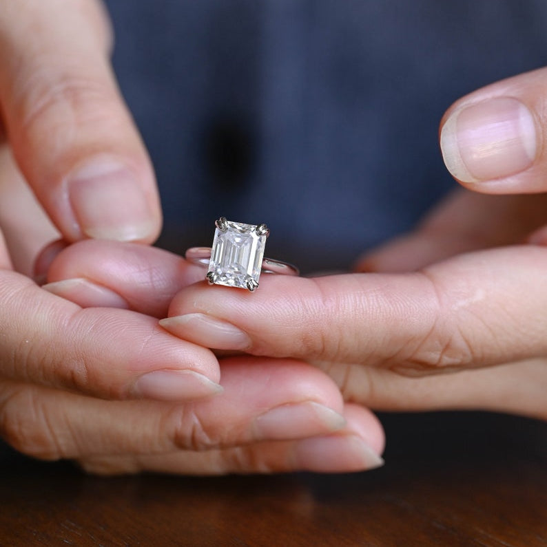 Stunning 1.0 - 2.0 CT Emerald Moissanite Engagement Ring With Cathedral Design 2