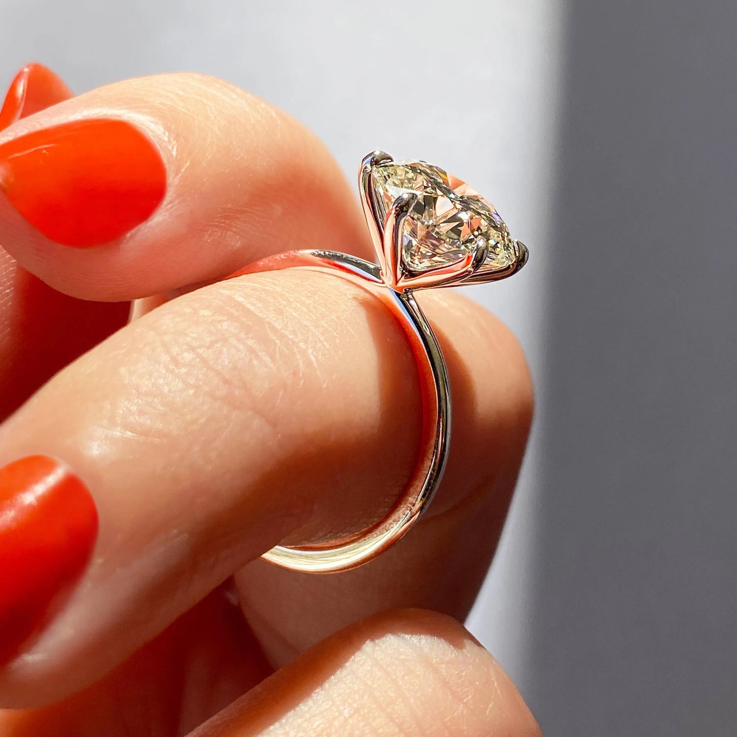 2.0 CT Round Cut Solitaire Moissanite Engagement Ring