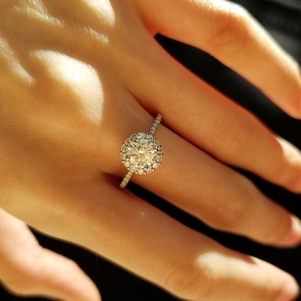 0.80 CT Round Shaped Moissanite Halo Engagement Ring