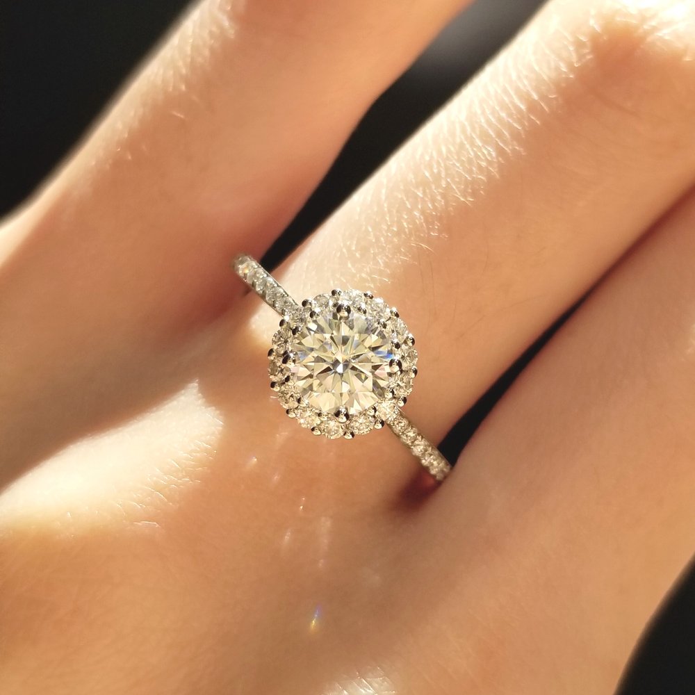 0.80 CT Round Shaped Moissanite Halo Engagement Ring