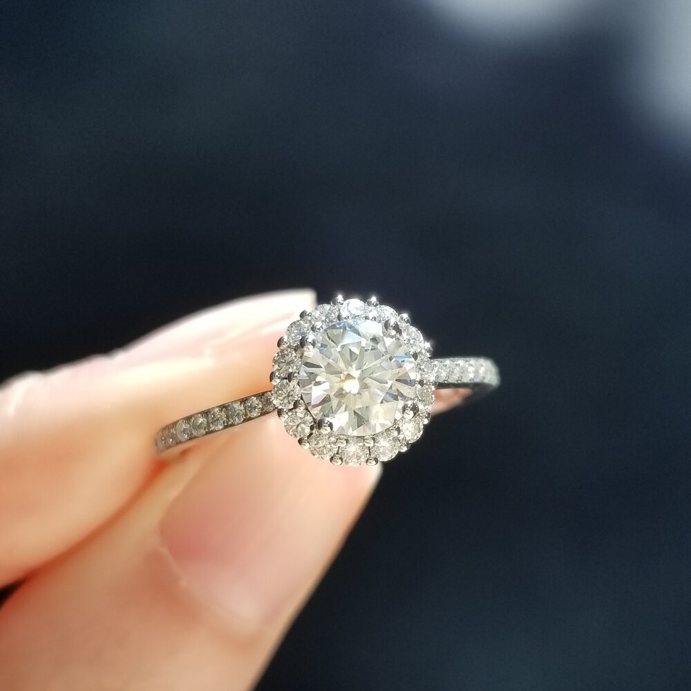 0.80 CT Round Shaped Moissanite Halo Engagement Ring