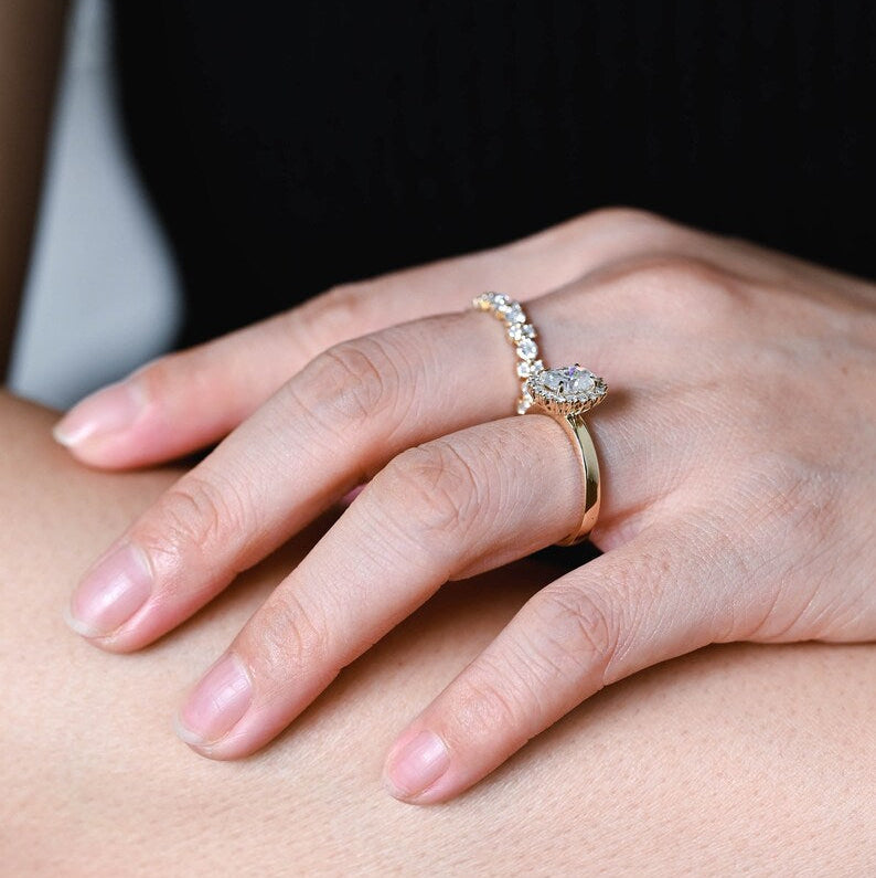 Stunning 1.0 - 2.0 CT Oval Moissanite Engagement Ring with Halo Design 2