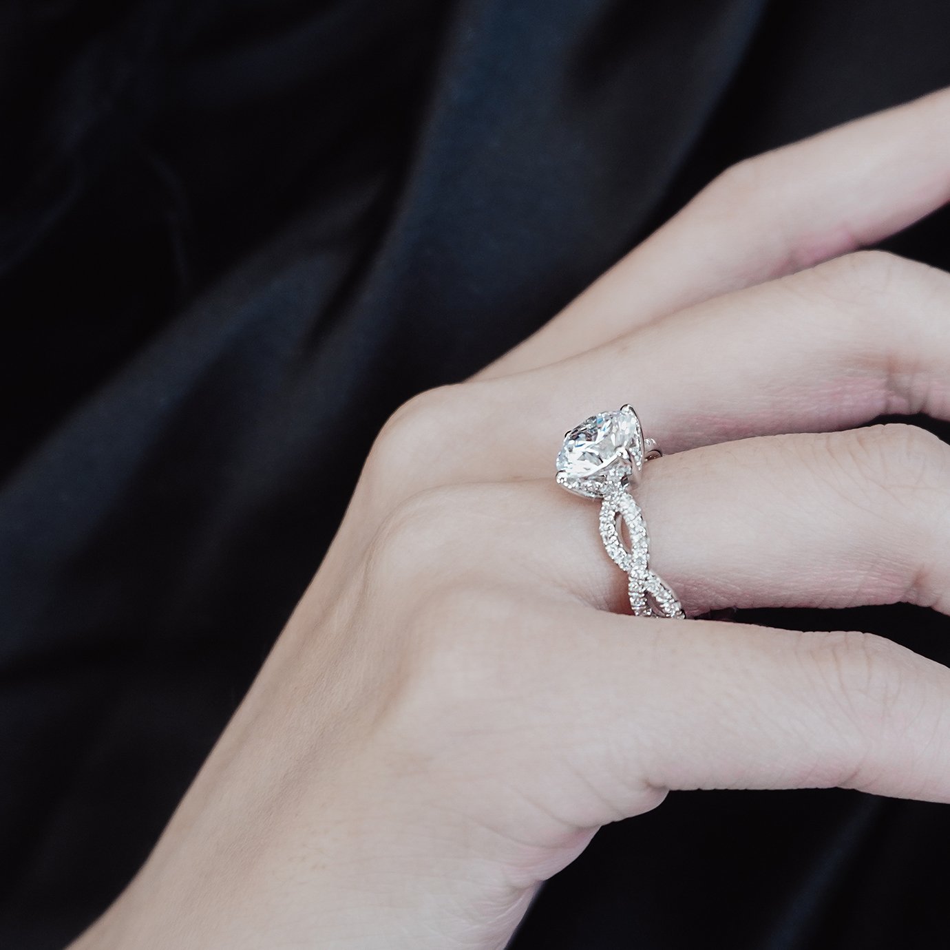 2.0 CT Round Shaped Moissanite Solitaire Twisted Engagement Ring