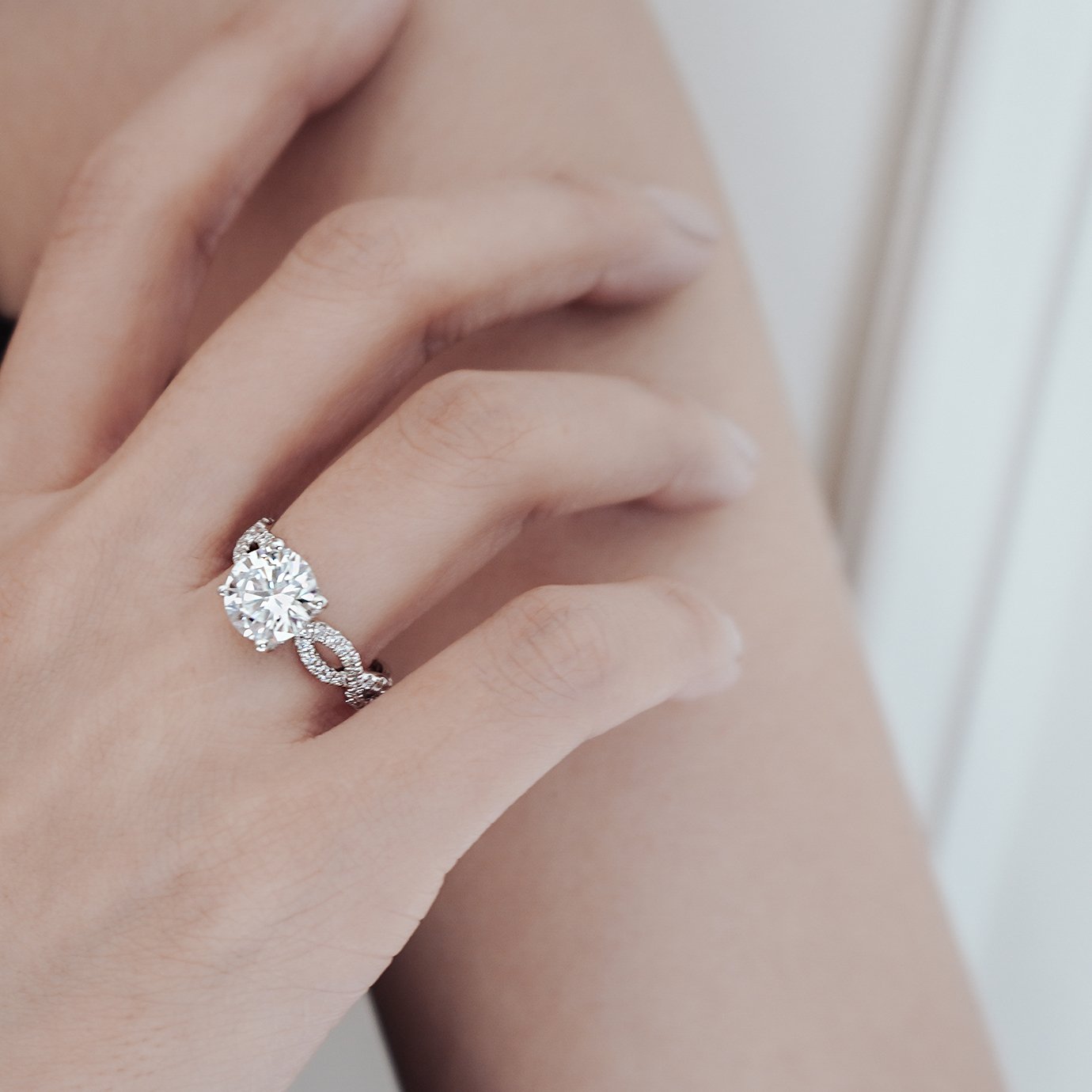 2.0 CT Round Shaped Moissanite Solitaire Twisted Engagement Ring
