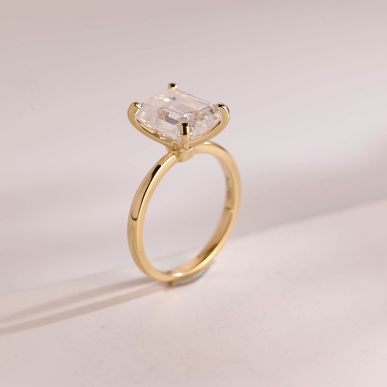 Stunning 1.0 - 2.0 CT Emerald Moissanite Engagement Ring with Solitaire Design 5