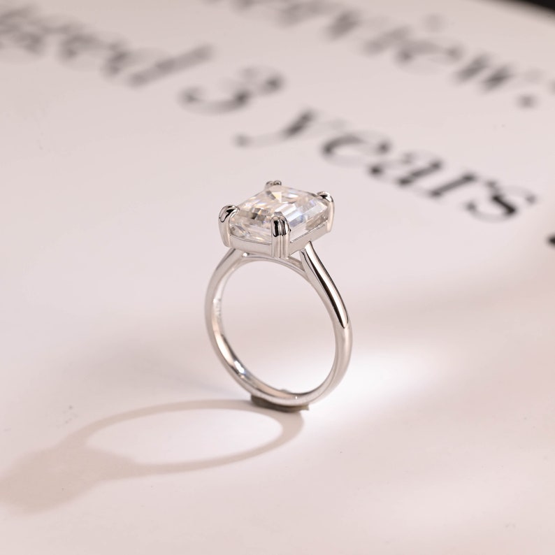Stunning 1.0 - 2.0 CT Emerald Moissanite Engagement Ring With Cathedral Design 5