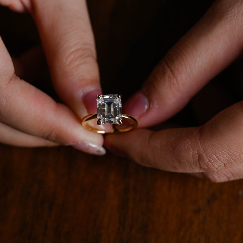 Stunning 1.0 - 2.0 CT Emerald Moissanite Engagement Ring with Solitaire Design 2