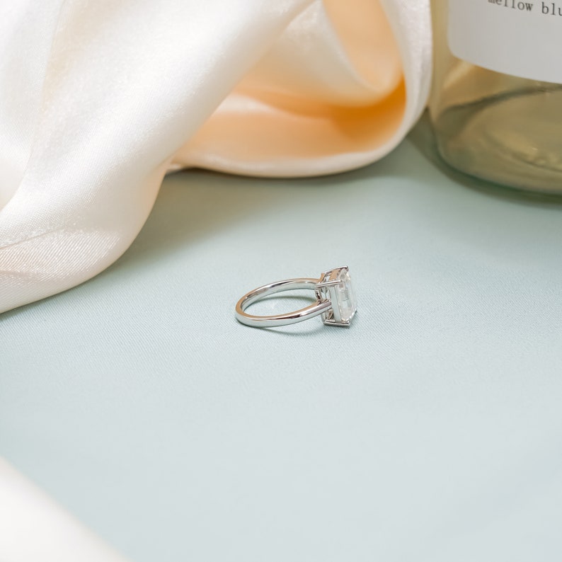 Stunning 1.0 - 2.0 CT Emerald Moissanite Engagement Ring with Solitaire Design 5