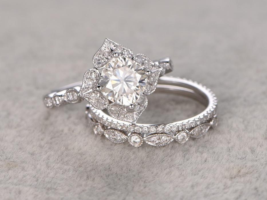 1.0 CT Cushion Floral Style Moissanite Bridal Ring Set