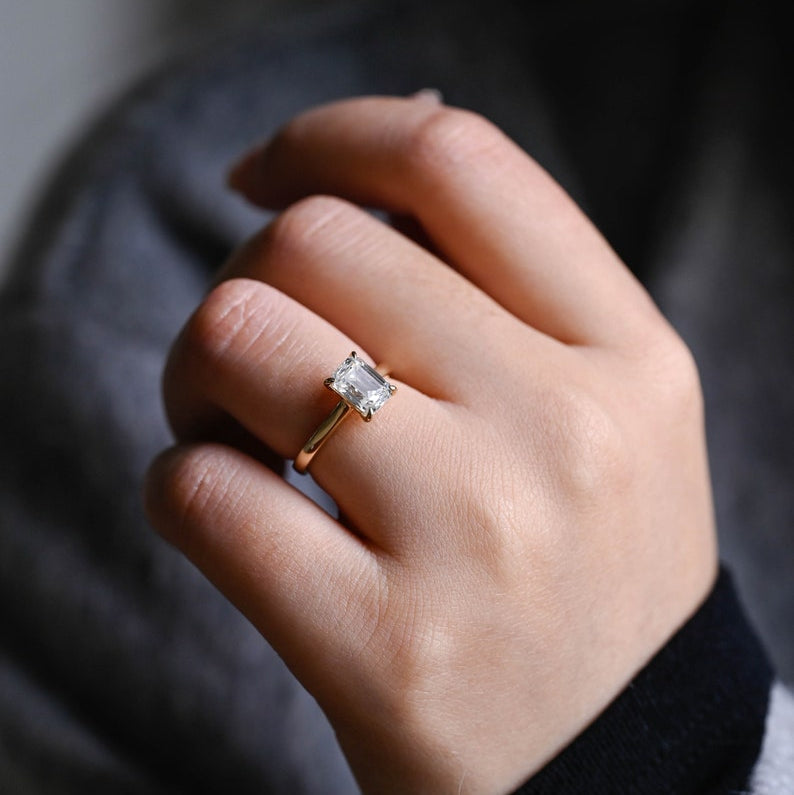 Stunning 1.0 - 2.0 CT Emerald Moissanite Engagement Ring with Solitaire Design 6