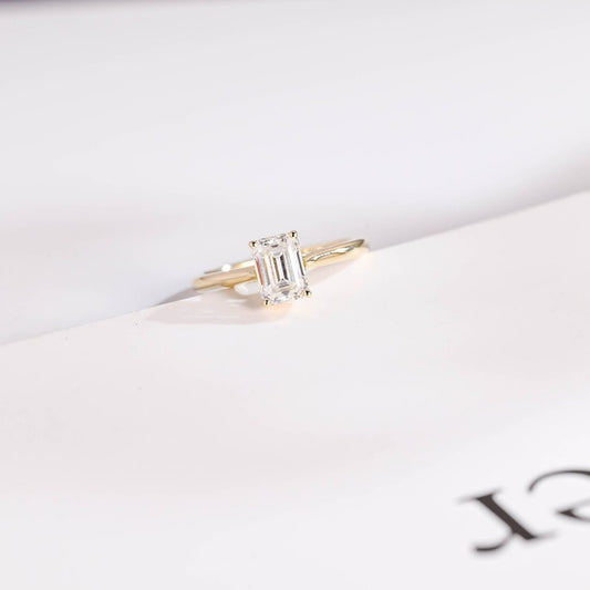 Stunning 1.0 - 2.0 CT Emerald Moissanite Engagement Ring with Solitaire Design 1