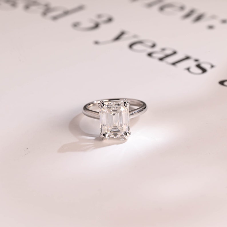 Stunning 1.0 - 2.0 CT Emerald Moissanite Engagement Ring With Cathedral Design 1