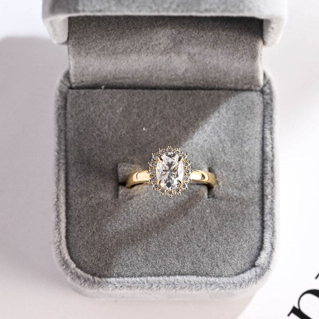 Stunning 1.0 - 2.0 CT Oval Moissanite Engagement Ring with Halo Design 5