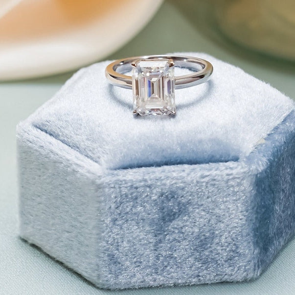 Stunning 1.0 - 2.0 CT Emerald Moissanite Engagement Ring with Solitaire Design 1