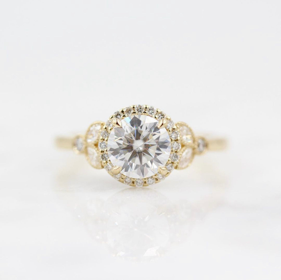 1.0 CT Round Cut Halo Moissanite Engagement Ring