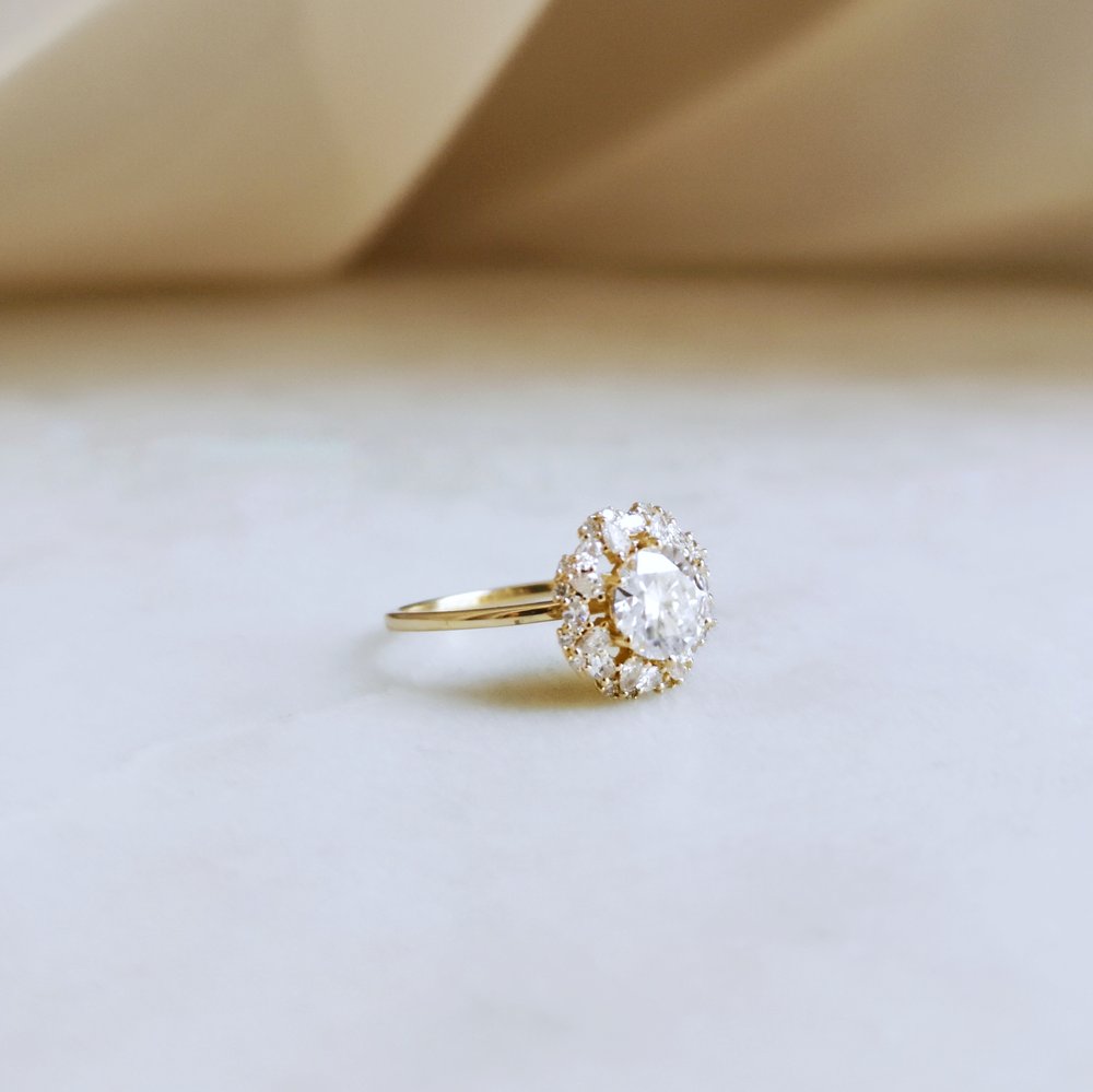 1.0 CT Round Shaped Moissanite Halo Engagement Ring