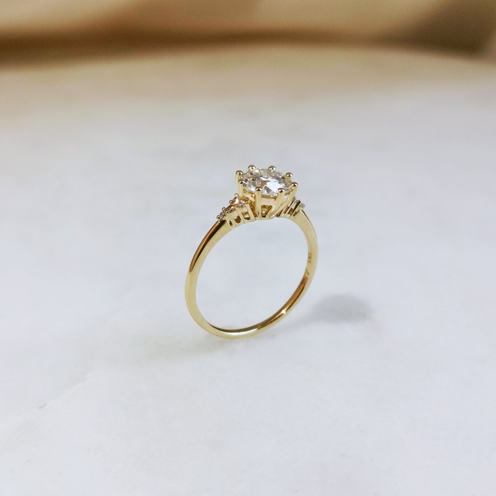 1.0 CT Round Shaped Moissanite Cluster Engagement Ring