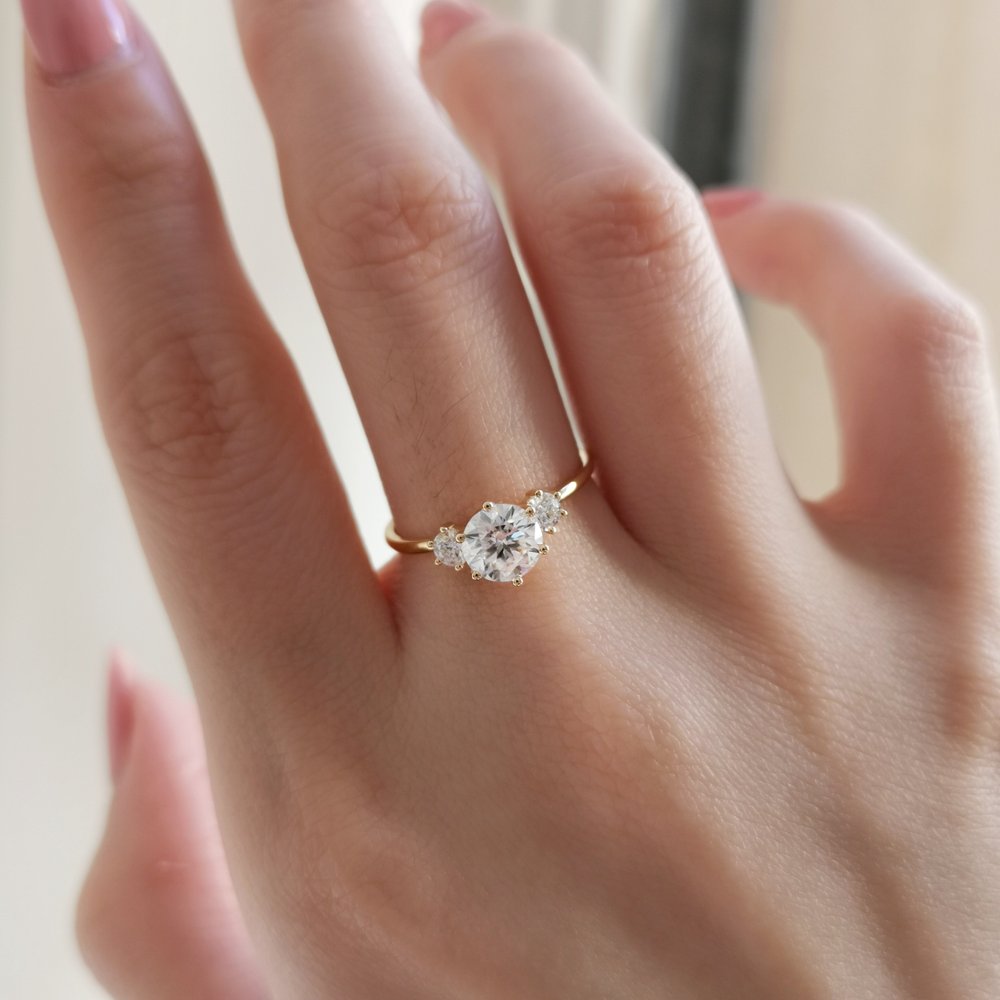 0.80 CT Round Shaped Moissanite 3 Stones Engagement Ring