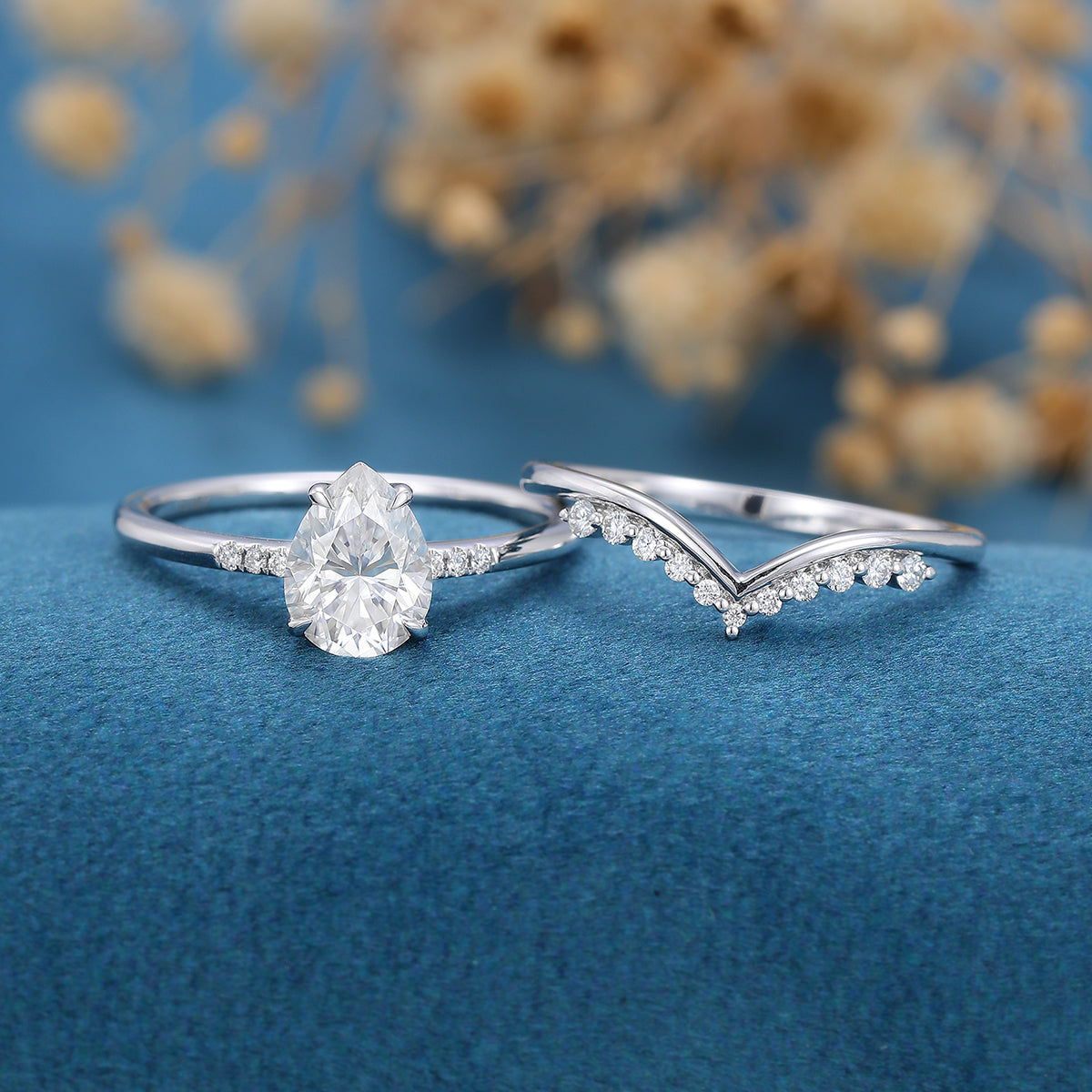1.0 CT Pear Shaped Moissanite Solitaire Bridal Set