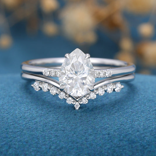 1.0 CT Pear Shaped Moissanite Solitaire Bridal Set