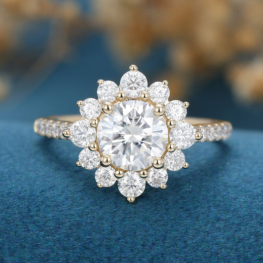 0.88 CT Round Shaped Moissanite Halo Engagement Ring