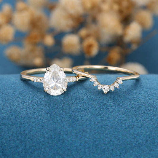 1.0 CT Pear Shaped Moissanite Solitaire Bridal Set