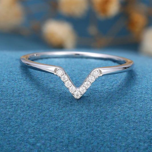 1.30 CT Round Shaped Moissanite Curved Wedding Band
