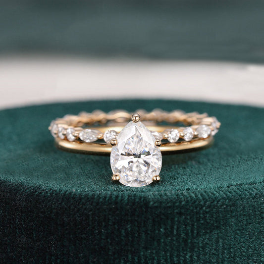 1.0 CT Pear Cut Solitaire Moissanite Bridal Ring Set