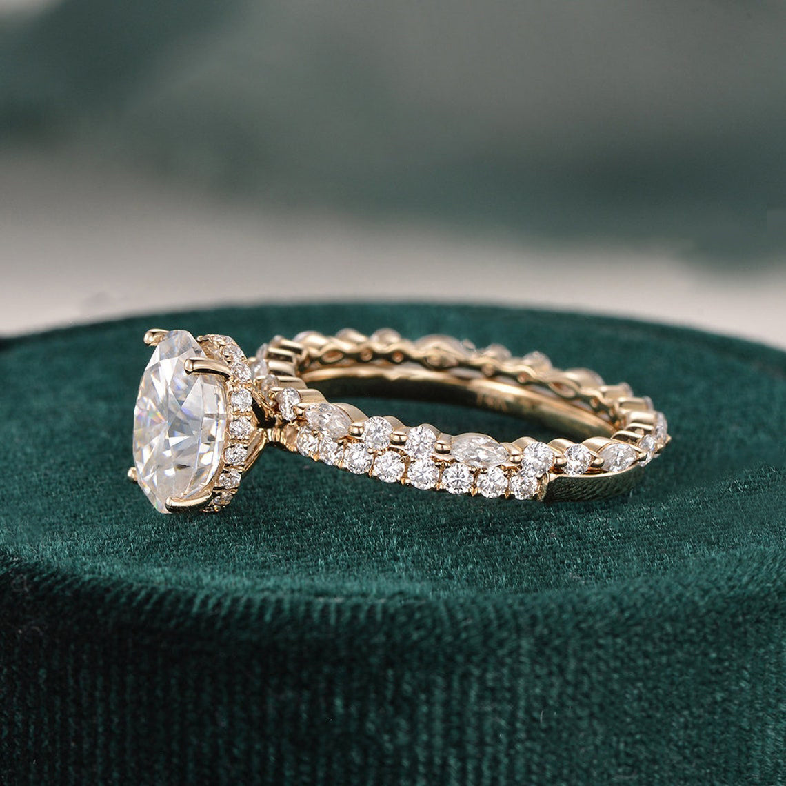 2.0 CT Oval Cut Solitaire Moissanite Bridal Ring Set