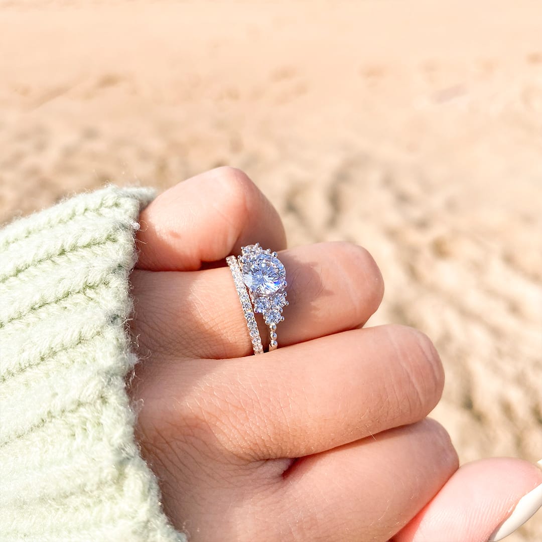 2.0 CT Round Cut Cluster Moissanite Engagement Ring