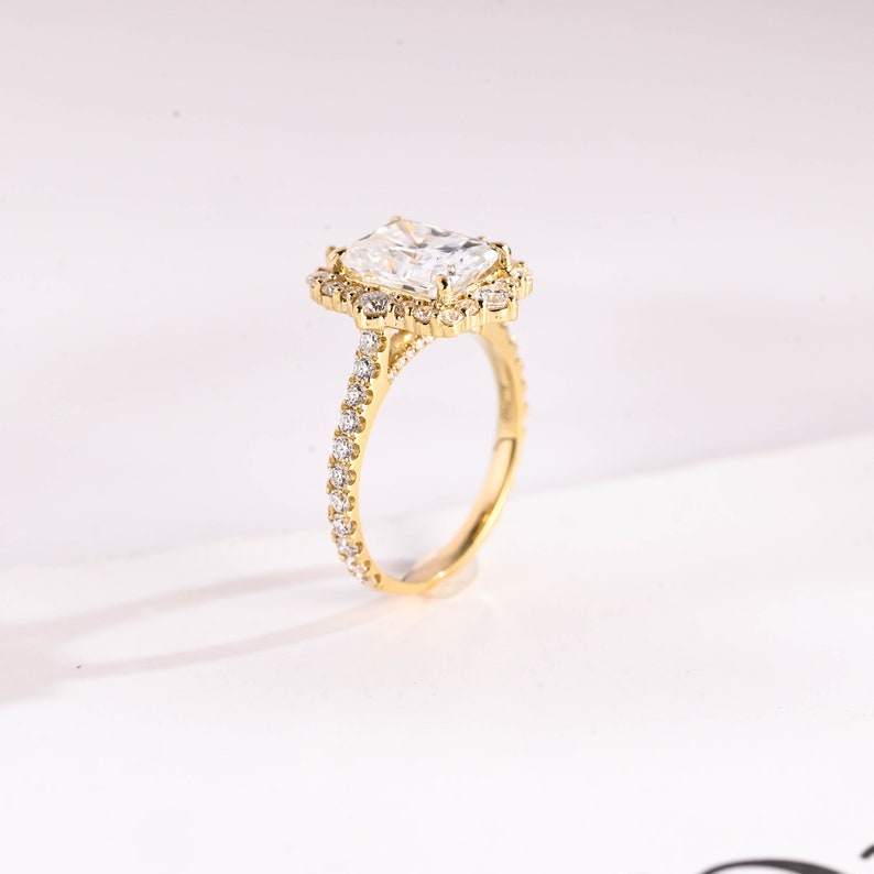 Stunning 1.5 - 2.5 CT Radiant Moissanite Engagement Ring with Pave & Halo Design 7