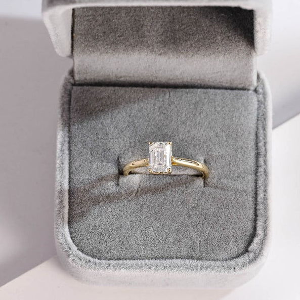 Stunning 1.0 - 2.0 CT Emerald Moissanite Engagement Ring with Solitaire Design 6