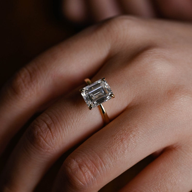 Stunning 1.0 - 2.0 CT Emerald Moissanite Engagement Ring with Solitaire Design 4