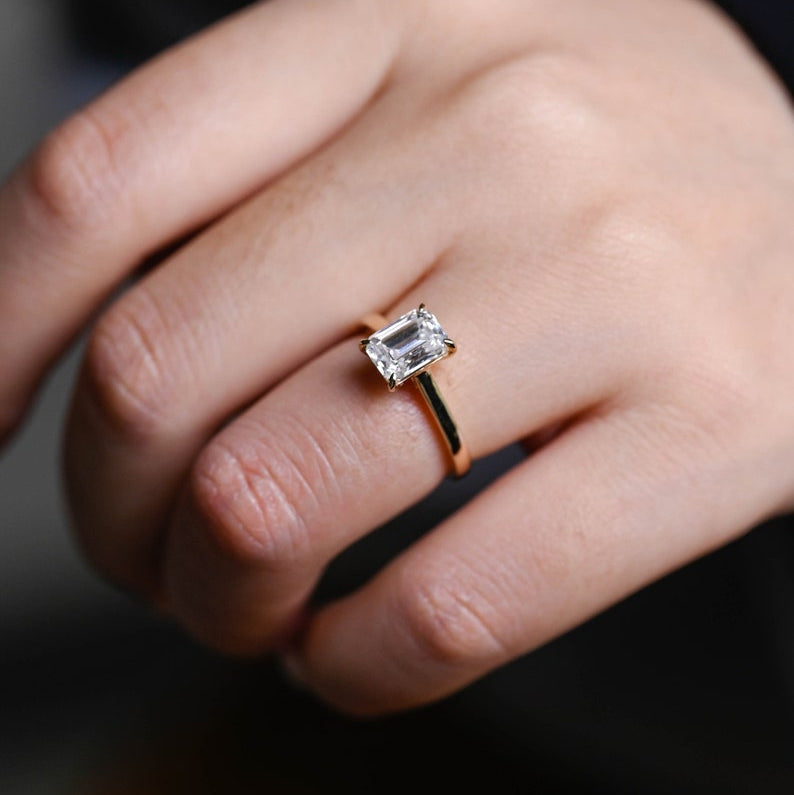 Stunning 1.0 - 2.0 CT Emerald Moissanite Engagement Ring with Solitaire Design 4