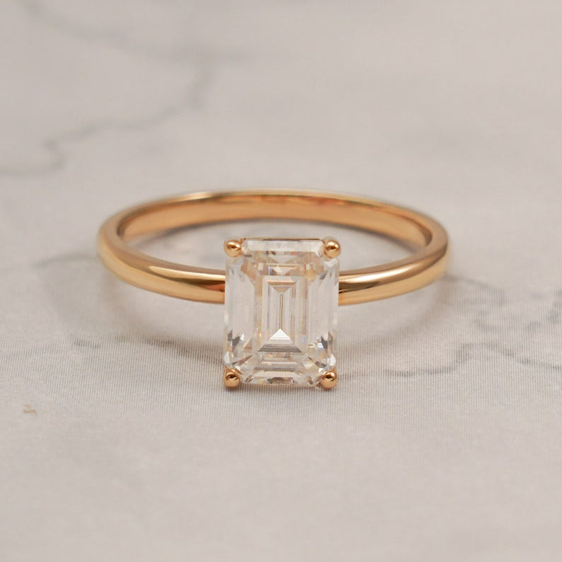 Stunning 1.0 - 2.0 CT Emerald Moissanite Engagement Ring with Solitaire Design 1