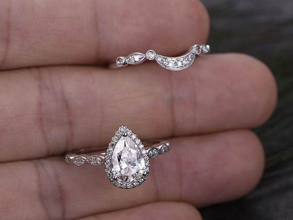 1.0 CT Pear Cut Halo Moissanite Bridal Ring Set