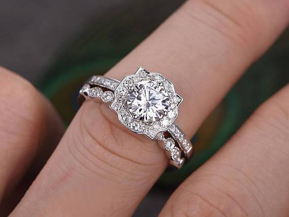 0.75 CT Round Vintage Style Moissanite Bridal Ring Set