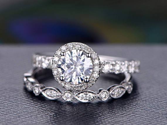 1.0 CT Round Cut Halo Moissanite Bridal Ring Set