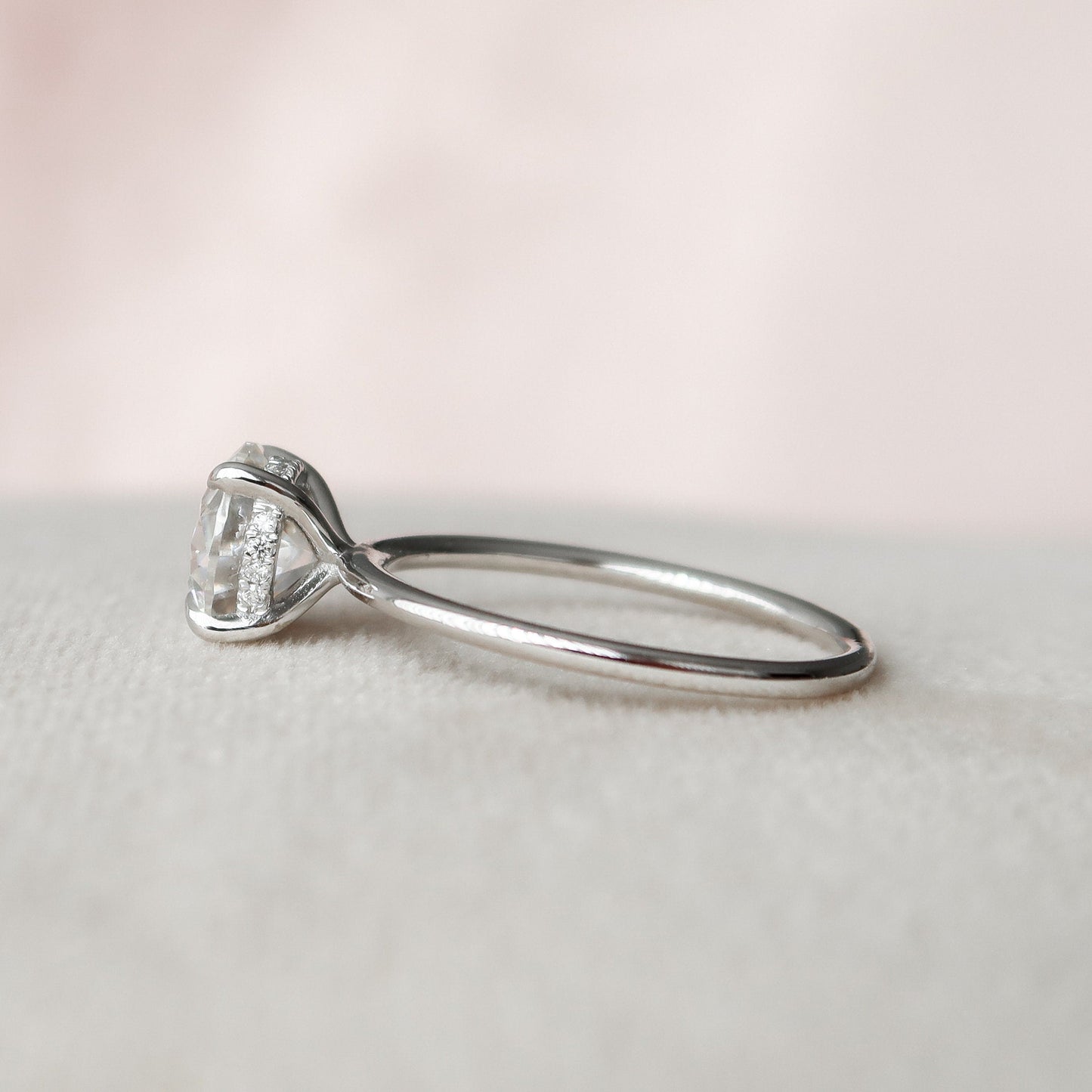 2.0 CT Round Cut Solitaire Style Moissanite Engagement Ring