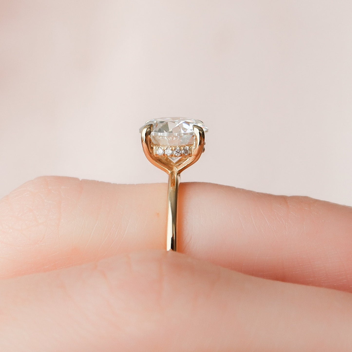 2.0 CT Round Cut Solitaire Style Moissanite Engagement Ring